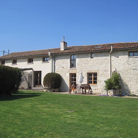 Le Noisetier At Les Hiboux Gites Chef-Boutonne Oda fotoğraf