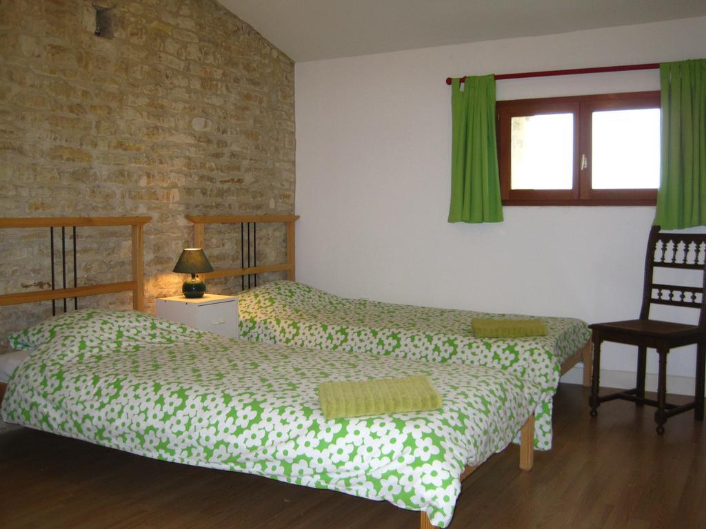 Le Noisetier At Les Hiboux Gites Chef-Boutonne Oda fotoğraf