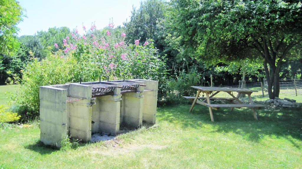Le Noisetier At Les Hiboux Gites Chef-Boutonne Dış mekan fotoğraf